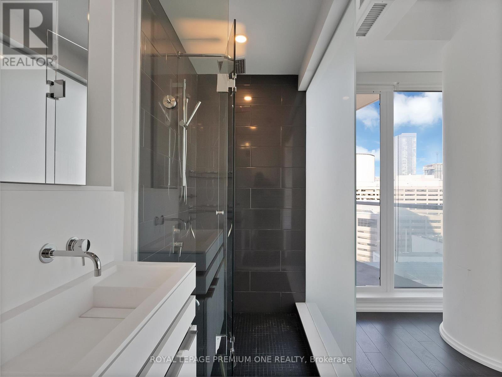 1412 - 197 Yonge Street, Toronto, Ontario  M5B 1M4 - Photo 8 - C13231436