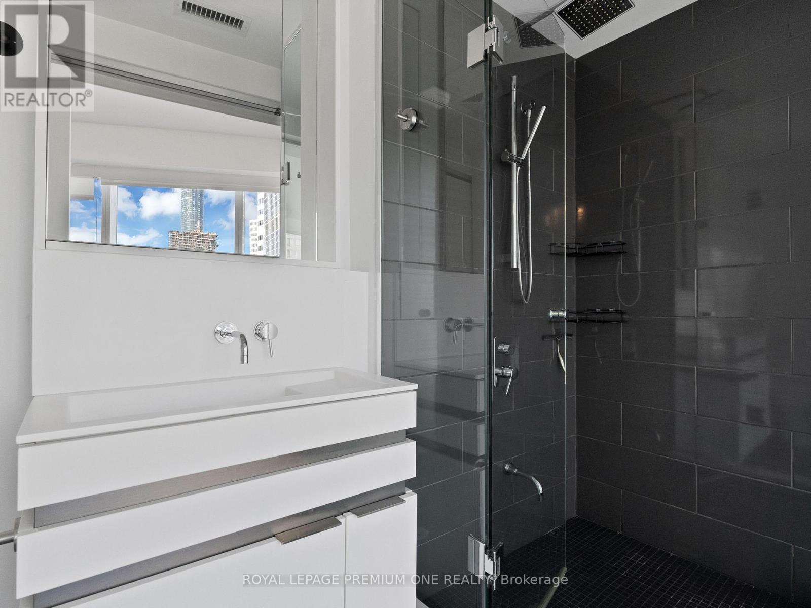 1412 - 197 Yonge Street, Toronto, Ontario  M5B 1M4 - Photo 9 - C13231436