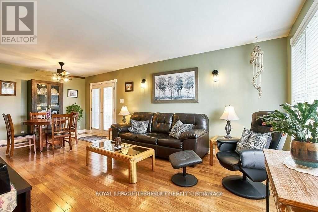 Main - 304 Palmerston Avenue, Whitby, Ontario  L1N 3E9 - Photo 3 - E13231372