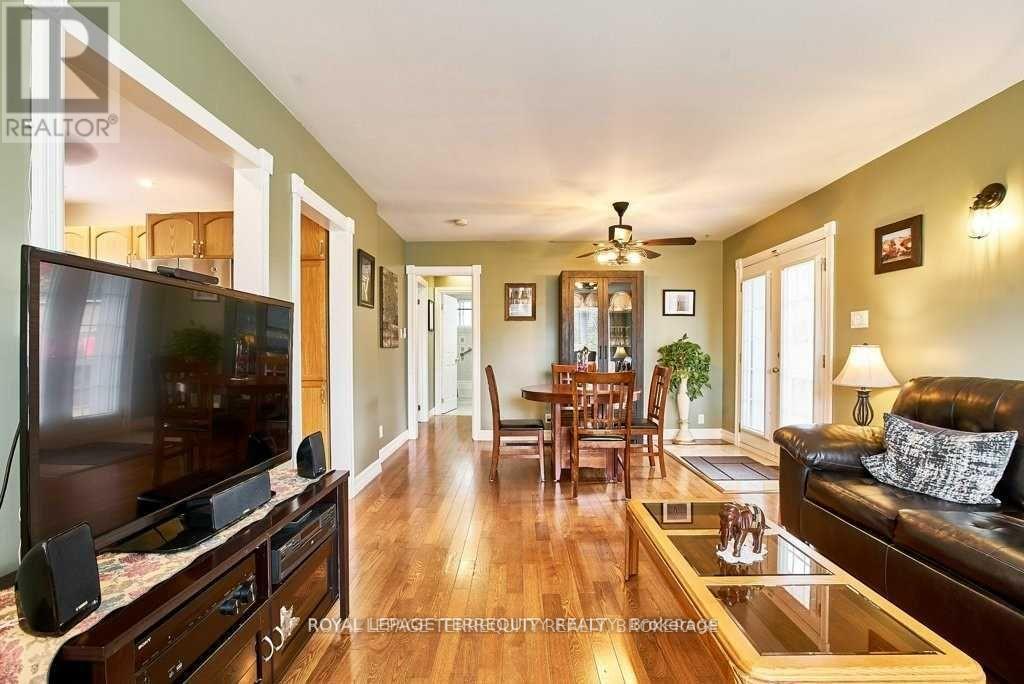 Main - 304 Palmerston Avenue, Whitby, Ontario  L1N 3E9 - Photo 4 - E13231372