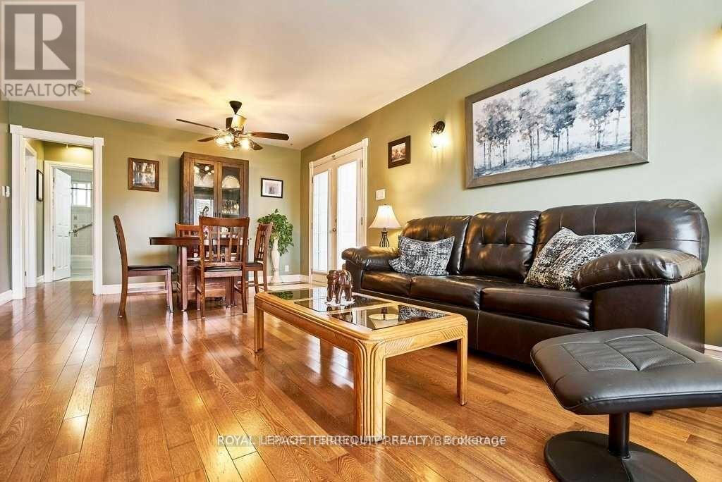 Main - 304 Palmerston Avenue, Whitby, Ontario  L1N 3E9 - Photo 5 - E13231372