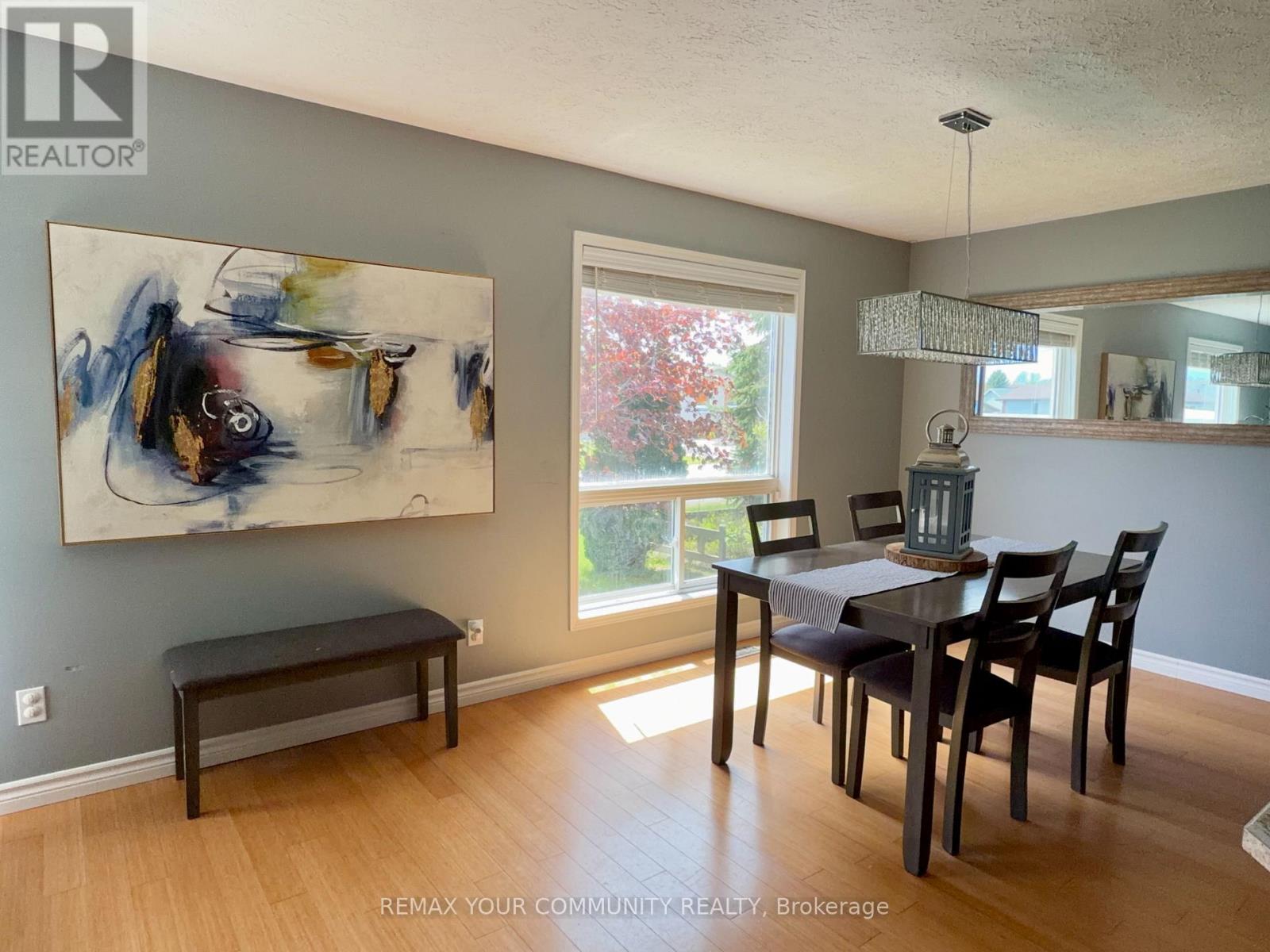 86 Oxley Drive, Penetanguishene, Ontario  L9M 1W1 - Photo 2 - S13231396