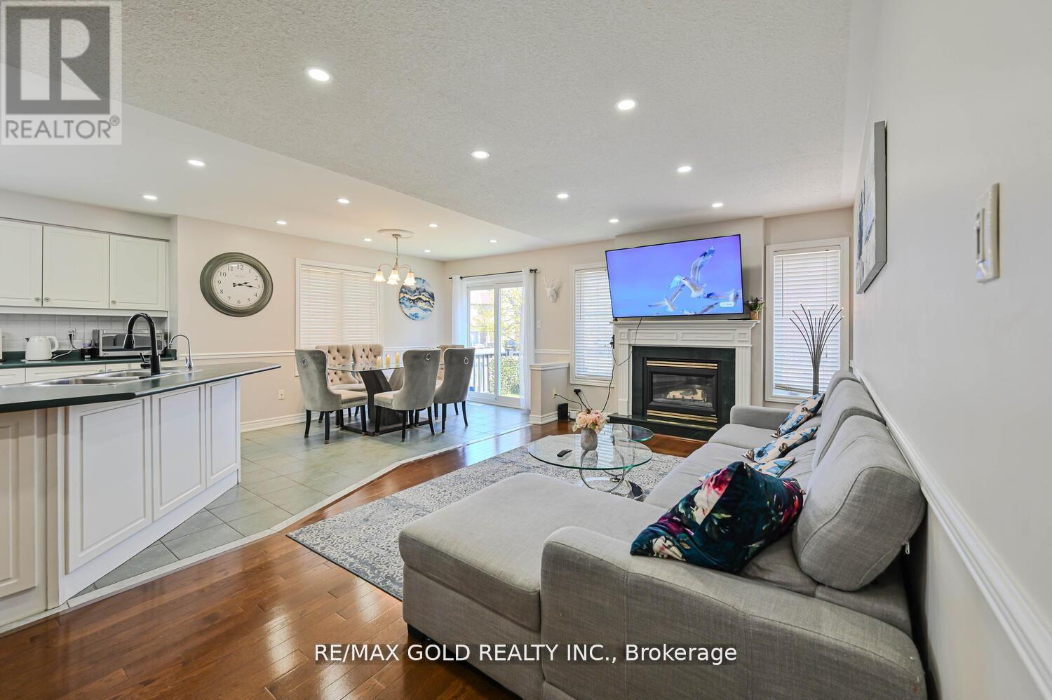 156 Barleyfield Road, Brampton, Ontario  L6R 2K3 - Photo 2 - W13231442