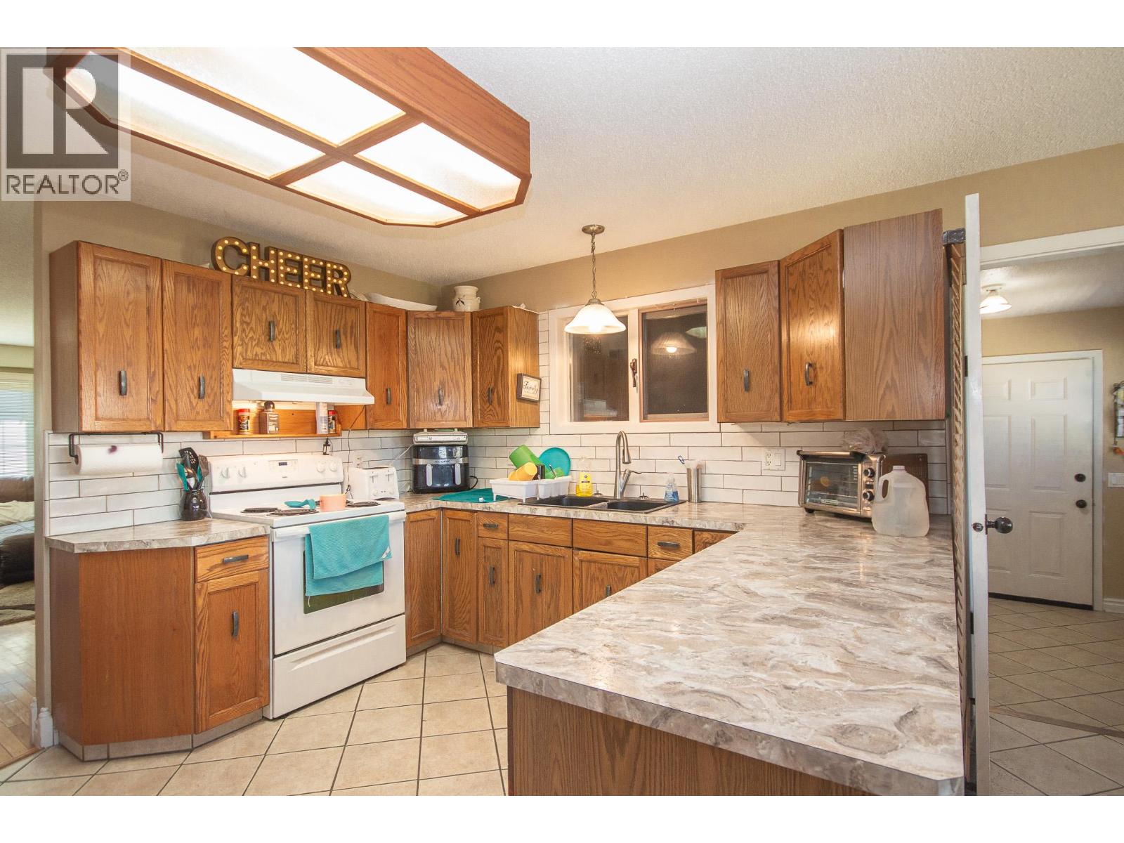 1704 Cedarwood Court, Dawson Creek, British Columbia  V1G 4L8 - Photo 2 - 10389967