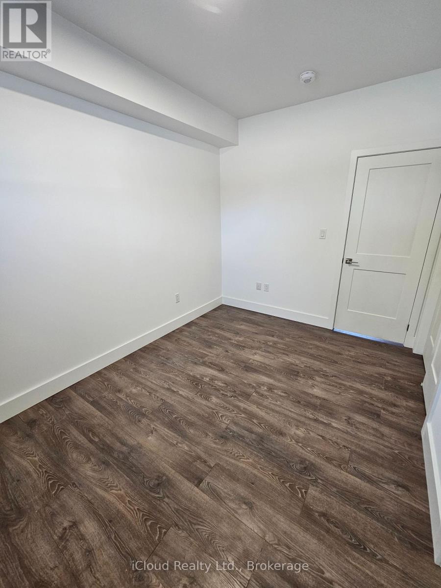 6638 Mcleod Road, Niagara Falls, Ontario  L2G 3G5 - Photo 3 - X13231454