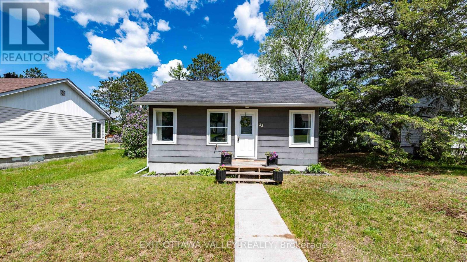 23 SUMMIT STREET, Deep River, Ontario