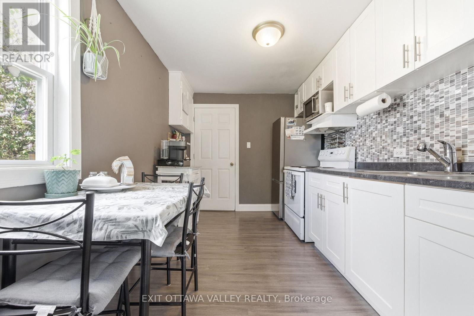 23 Summit Street, Deep River, Ontario  K0J 1P0 - Photo 11 - X13231496