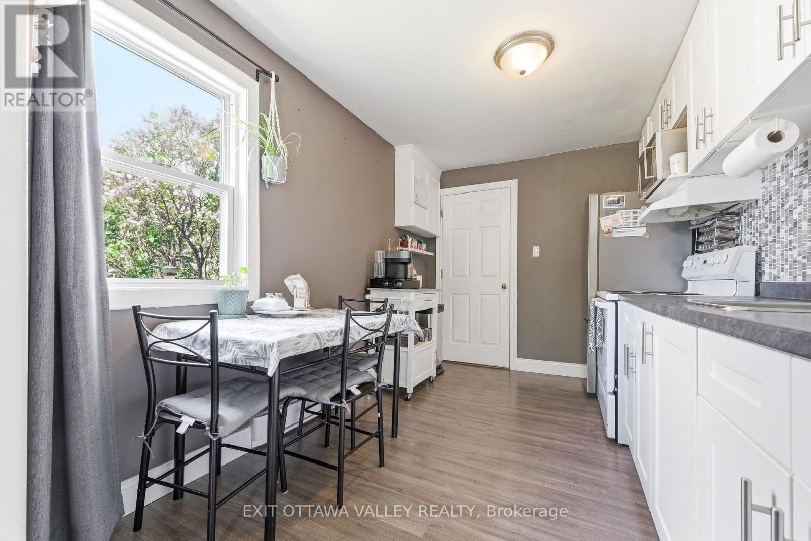 23 Summit Street, Deep River, Ontario  K0J 1P0 - Photo 12 - X13231496