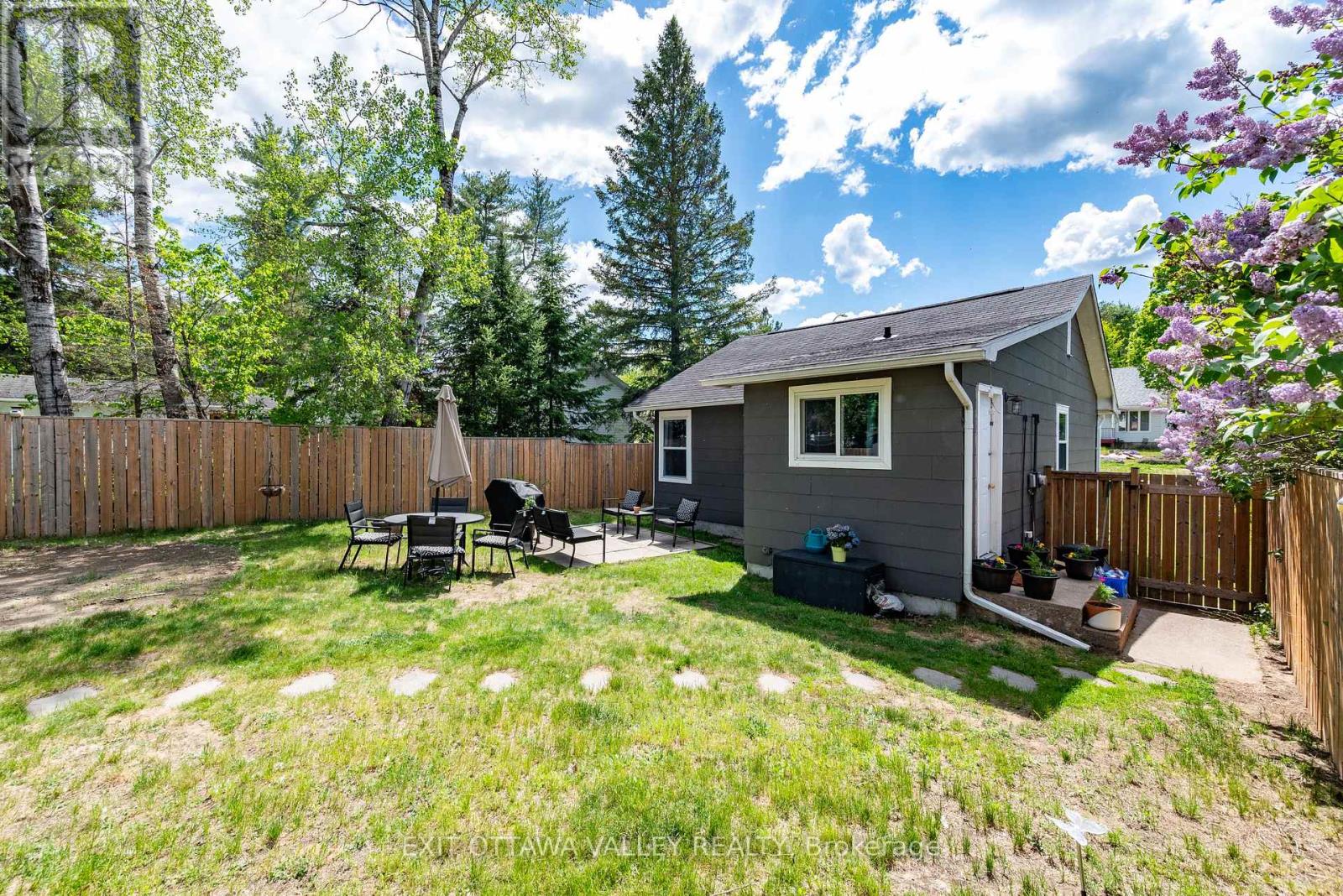 23 Summit Street, Deep River, Ontario  K0J 1P0 - Photo 23 - X13231496