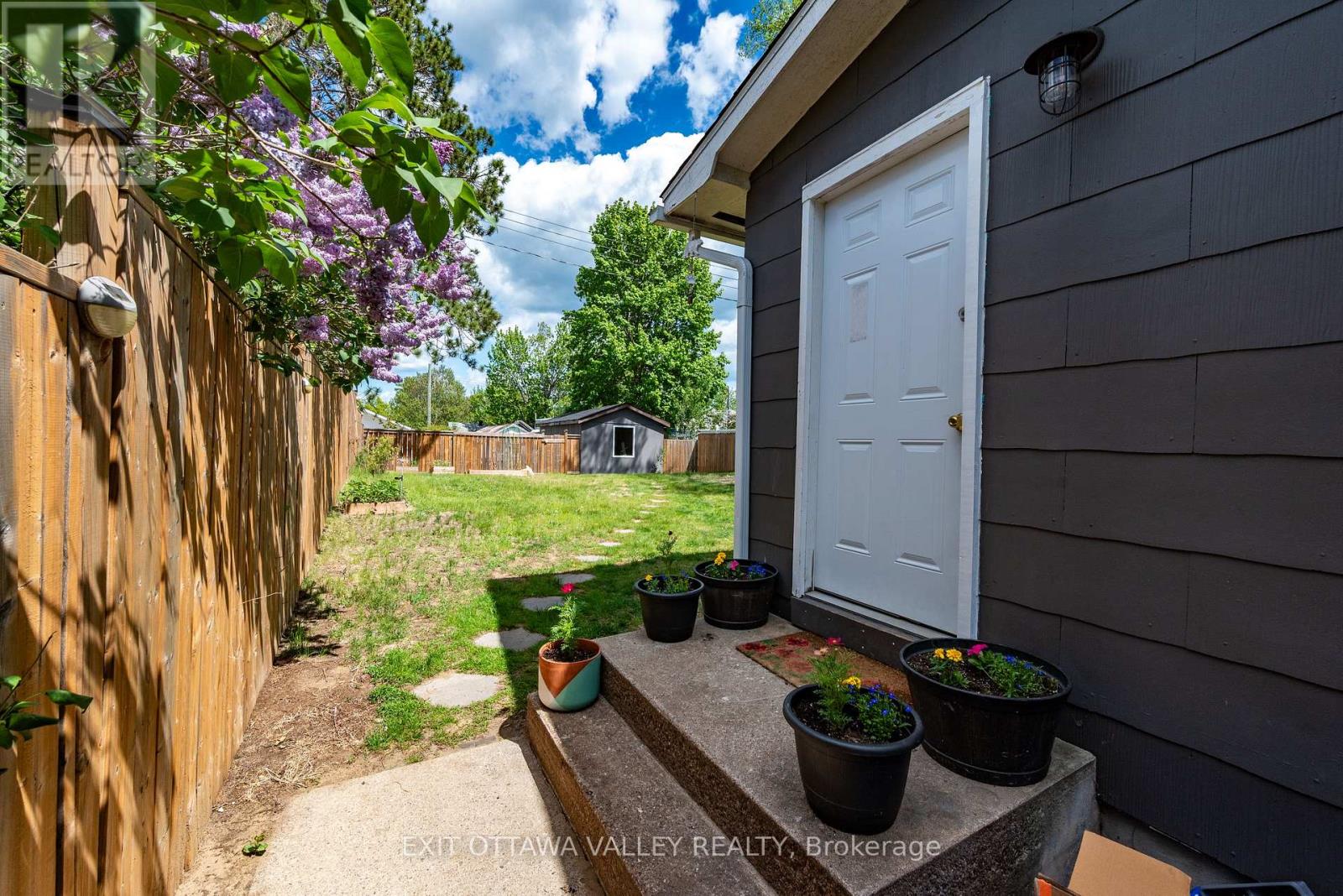23 Summit Street, Deep River, Ontario  K0J 1P0 - Photo 26 - X13231496
