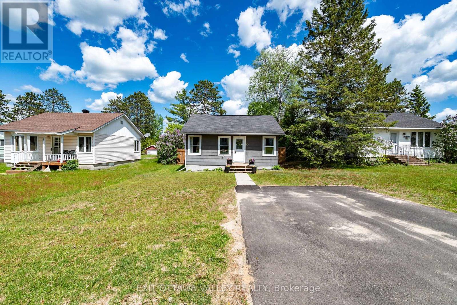 23 Summit Street, Deep River, Ontario  K0J 1P0 - Photo 3 - X13231496