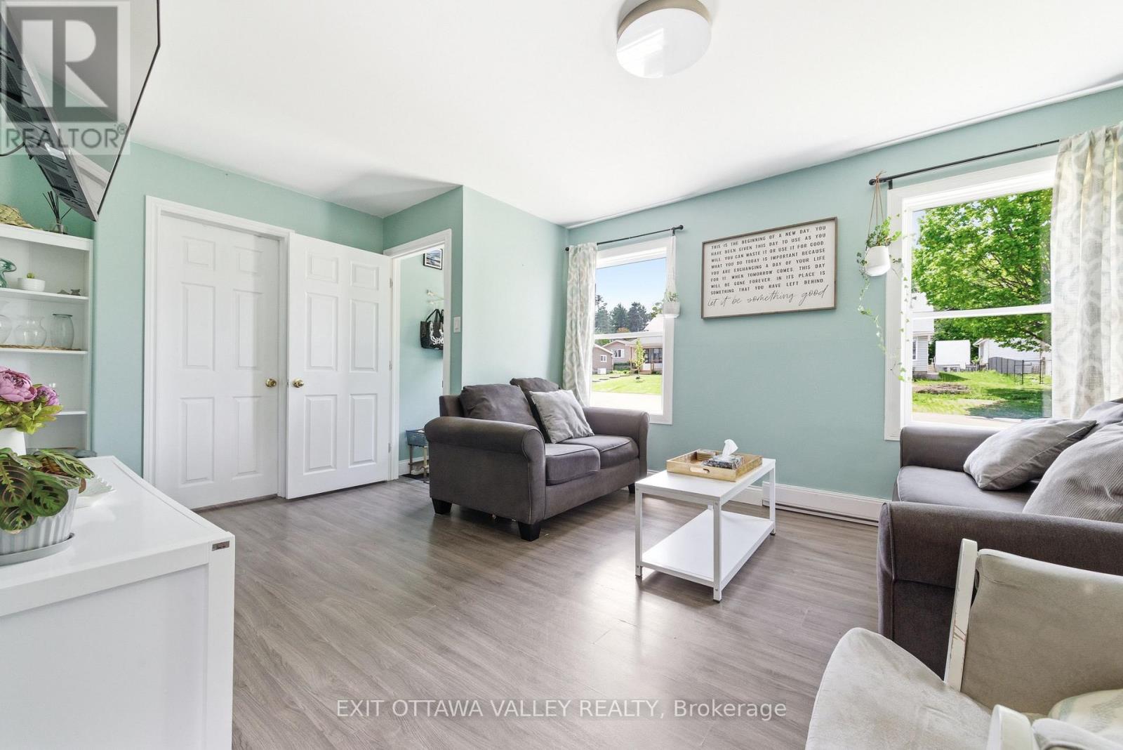 23 Summit Street, Deep River, Ontario  K0J 1P0 - Photo 5 - X13231496