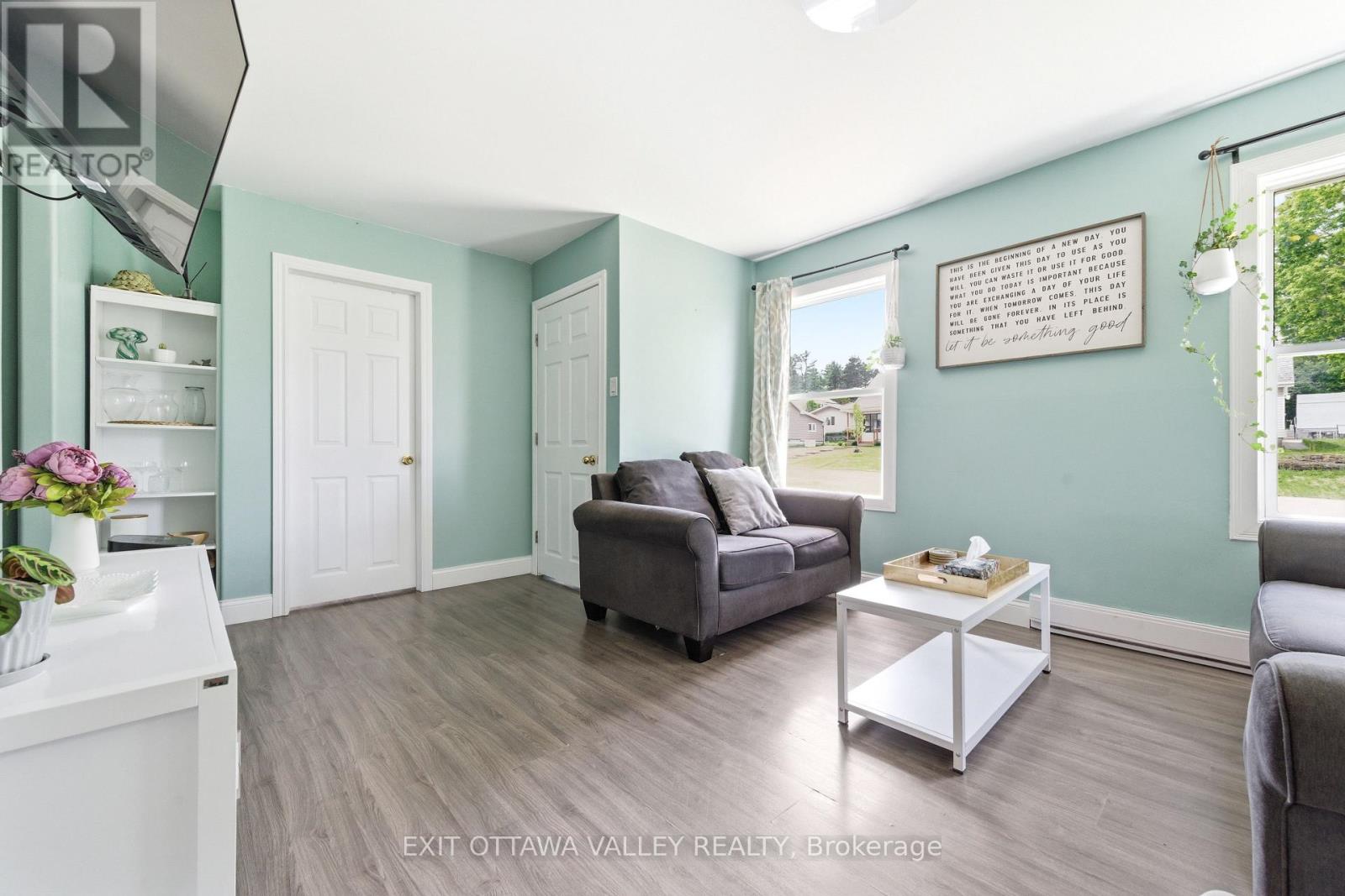 23 Summit Street, Deep River, Ontario  K0J 1P0 - Photo 9 - X13231496