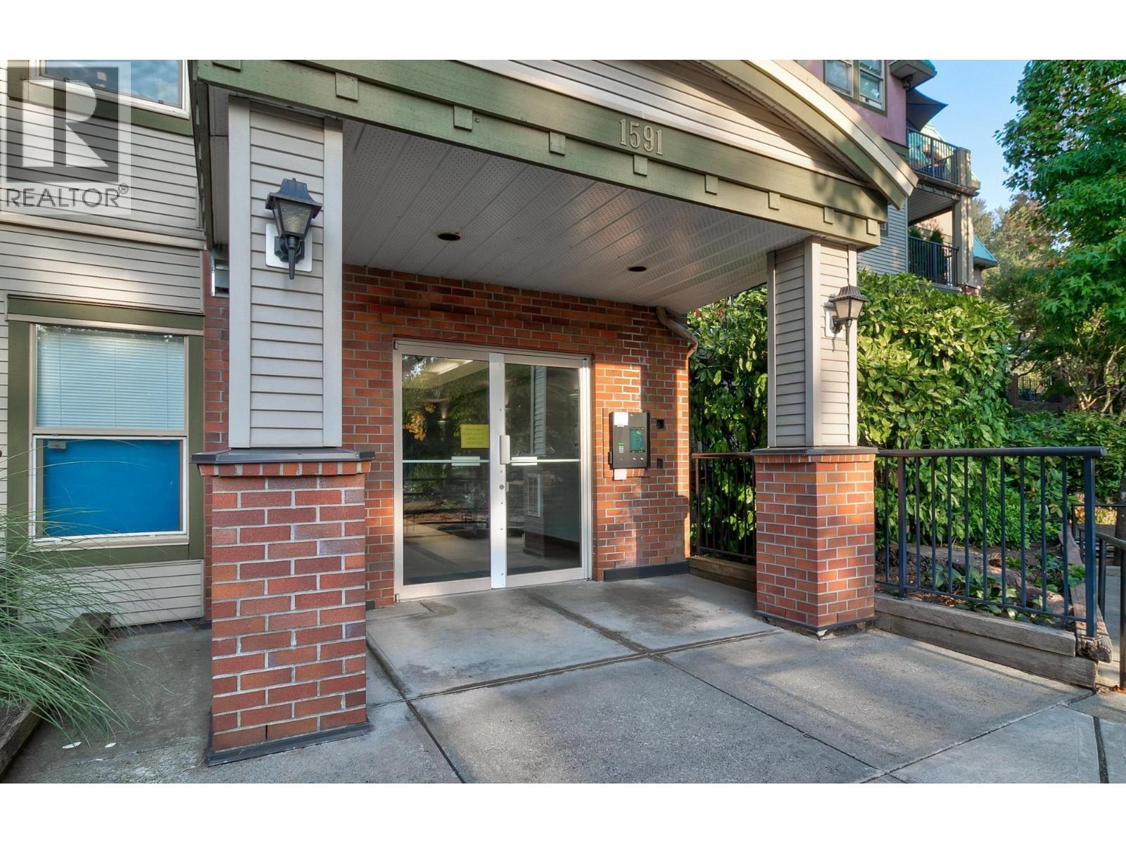 101 1591 Booth Avenue, Coquitlam, British Columbia  V3K 1B7 - Photo 2 - R3131384