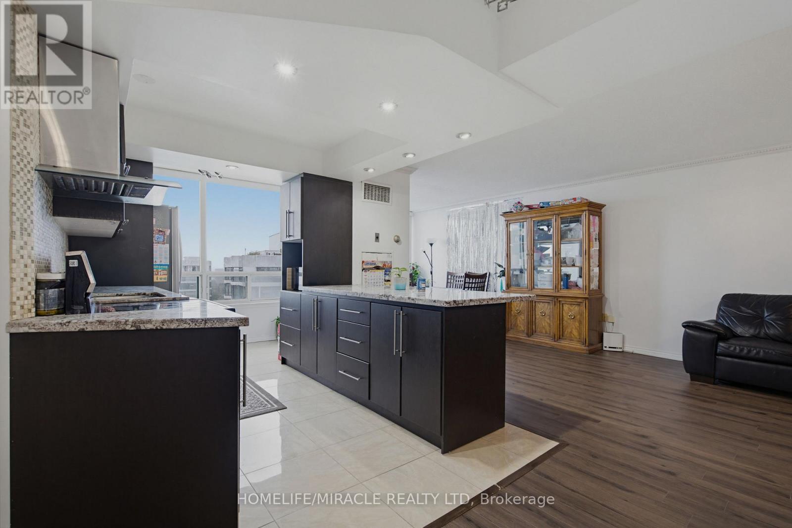 Ph211 - 7250 Yonge Street, Vaughan, Ontario  L4J 7X1 - Photo 15 - N13231526