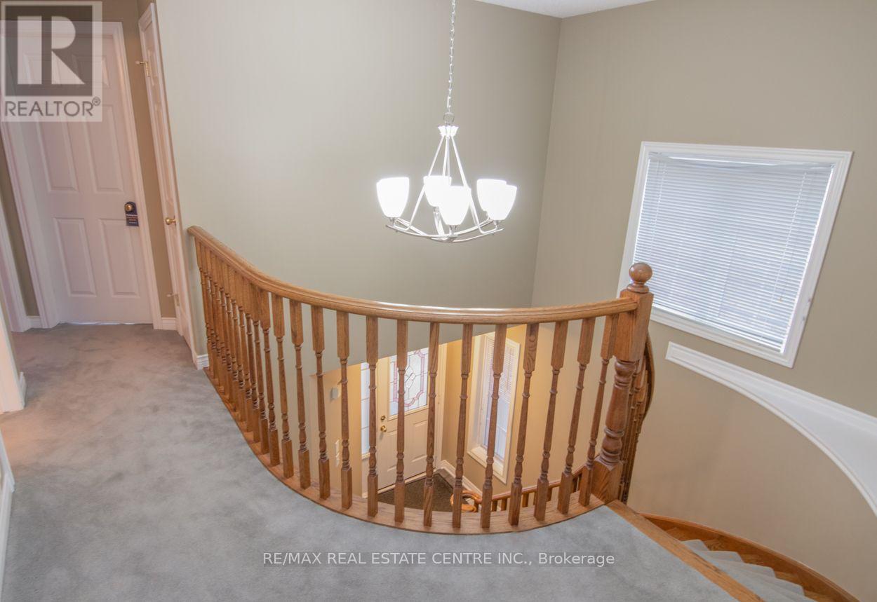 3335 Edgewood Place, Burlington, Ontario  L7M 4N1 - Photo 12 - W13231518