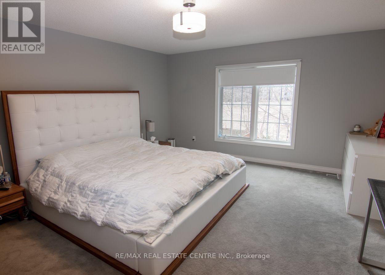3335 Edgewood Place, Burlington, Ontario  L7M 4N1 - Photo 13 - W13231518
