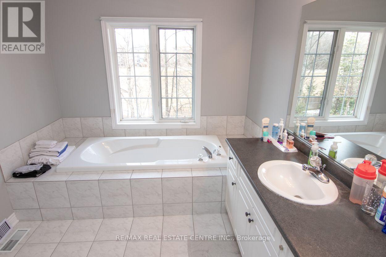 3335 Edgewood Place, Burlington, Ontario  L7M 4N1 - Photo 16 - W13231518