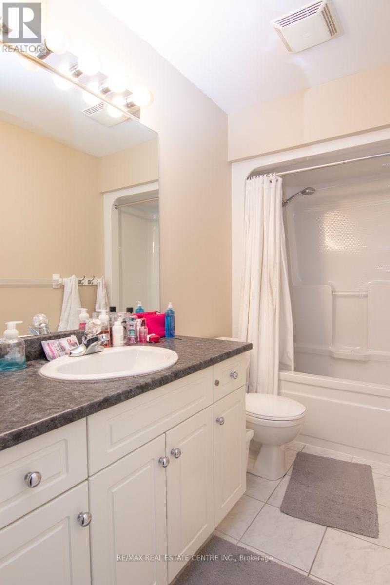 3335 Edgewood Place, Burlington, Ontario  L7M 4N1 - Photo 19 - W13231518