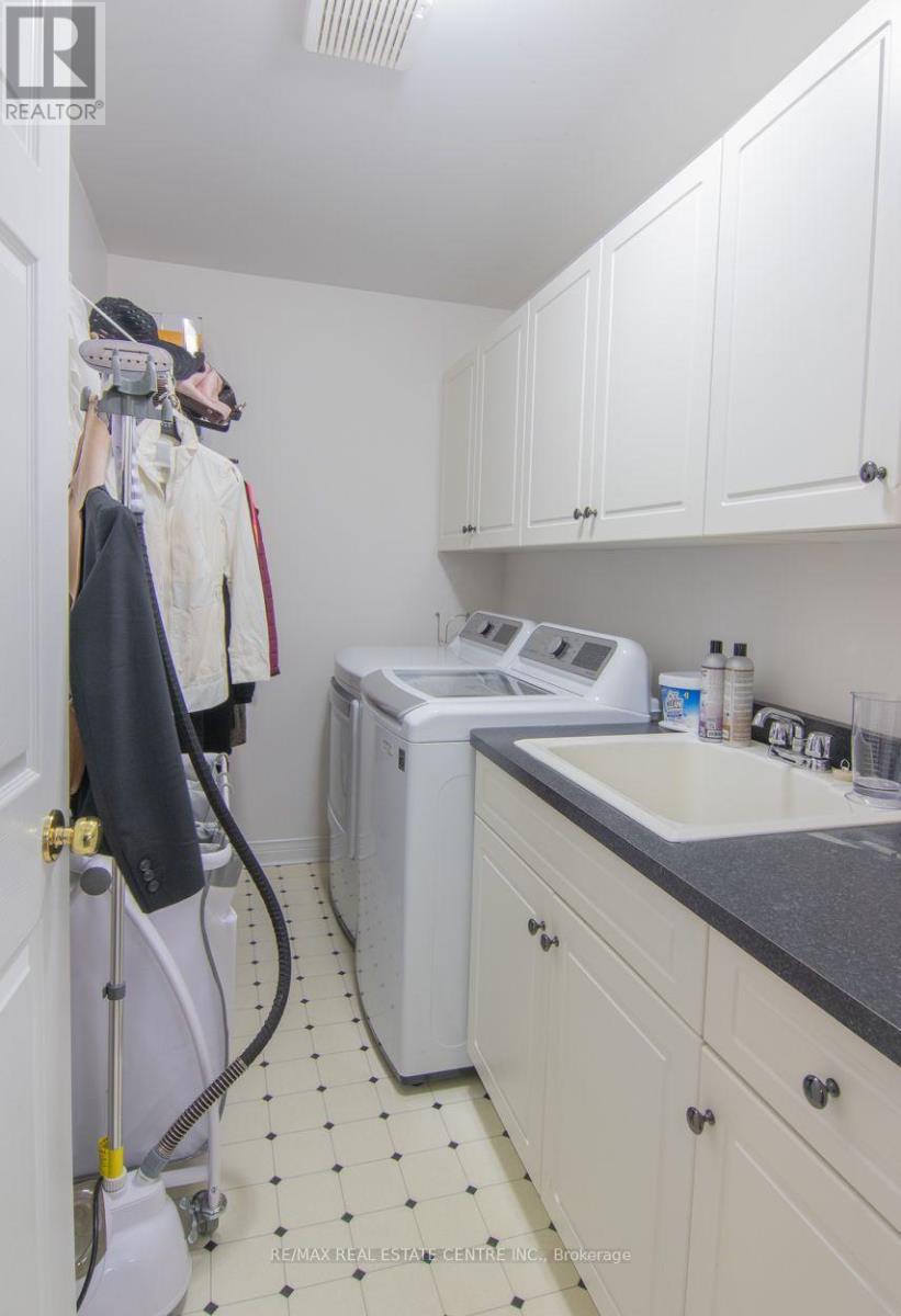 3335 Edgewood Place, Burlington, Ontario  L7M 4N1 - Photo 20 - W13231518