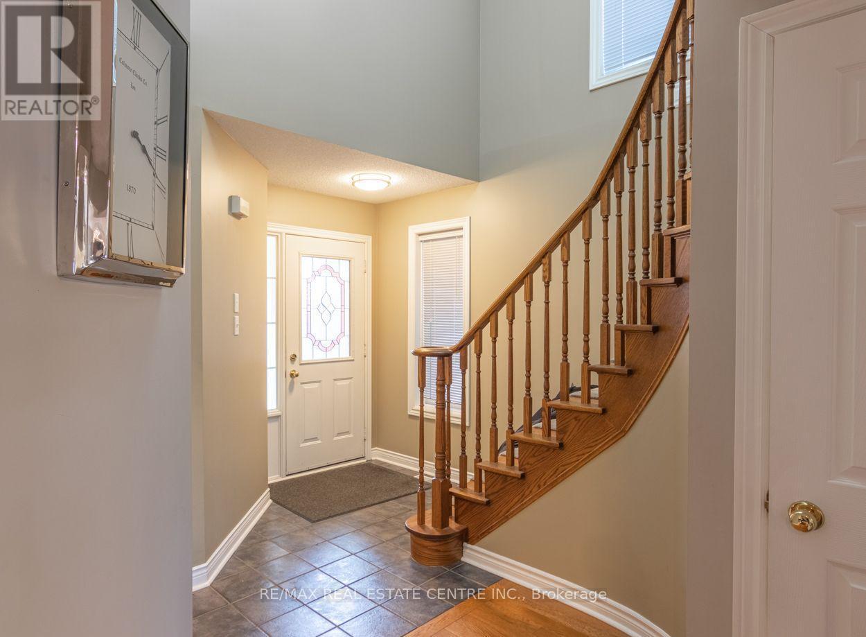 3335 Edgewood Place, Burlington, Ontario  L7M 4N1 - Photo 3 - W13231518