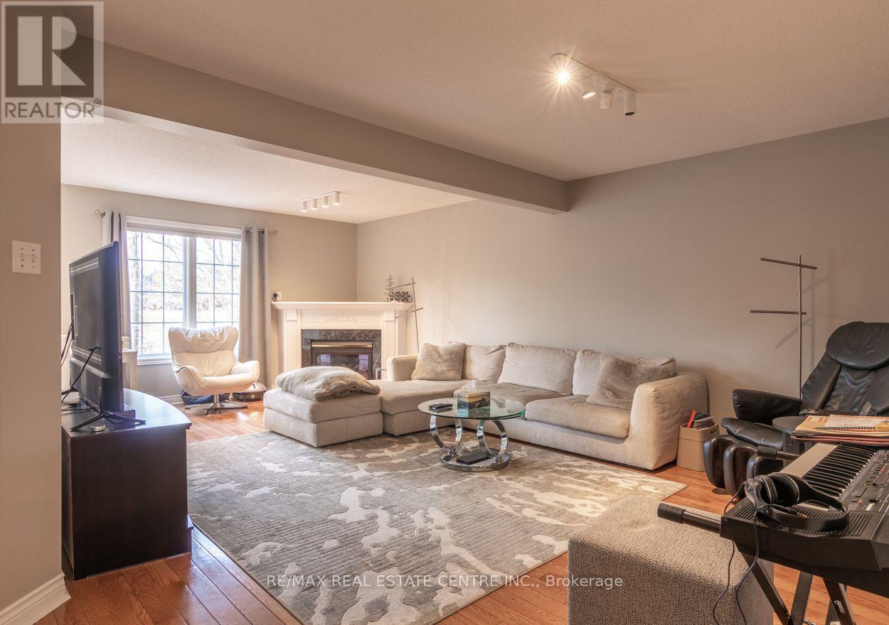 3335 Edgewood Place, Burlington, Ontario  L7M 4N1 - Photo 6 - W13231518