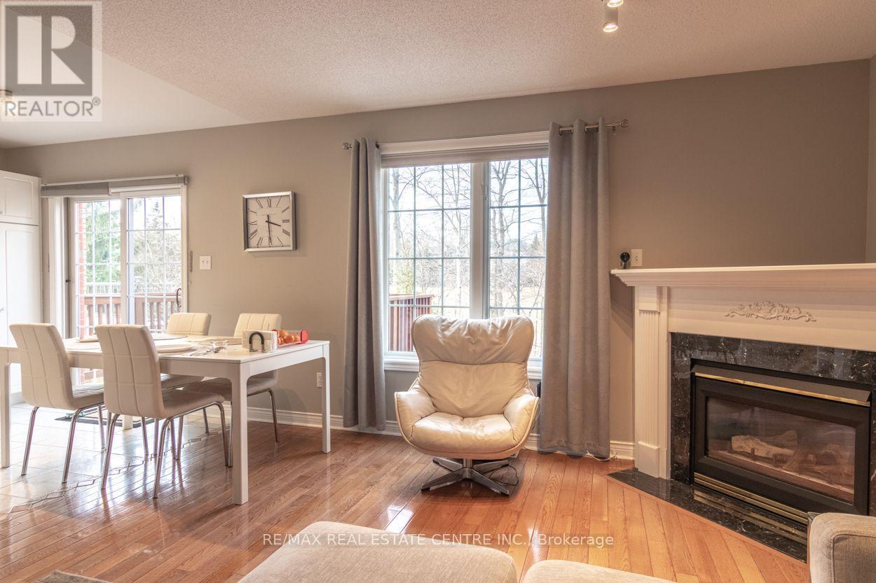 3335 Edgewood Place, Burlington, Ontario  L7M 4N1 - Photo 7 - W13231518