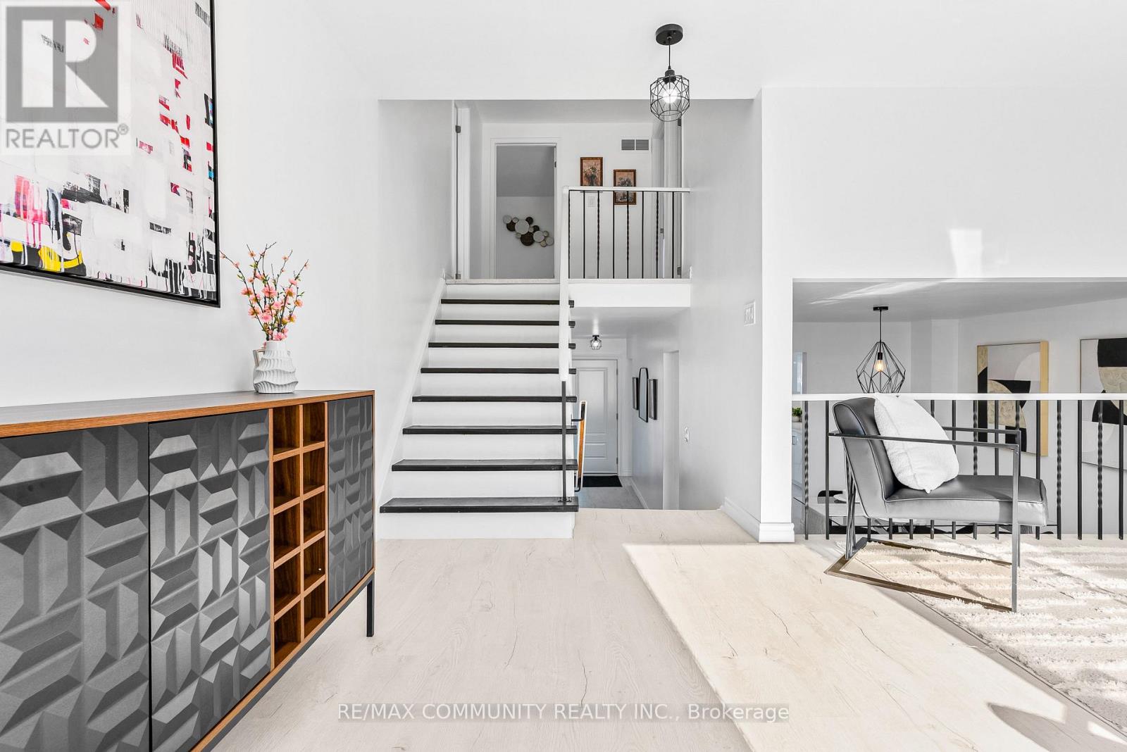 42 Kay Drive, Toronto, Ontario  M9V 4V6 - Photo 5 - W13231528