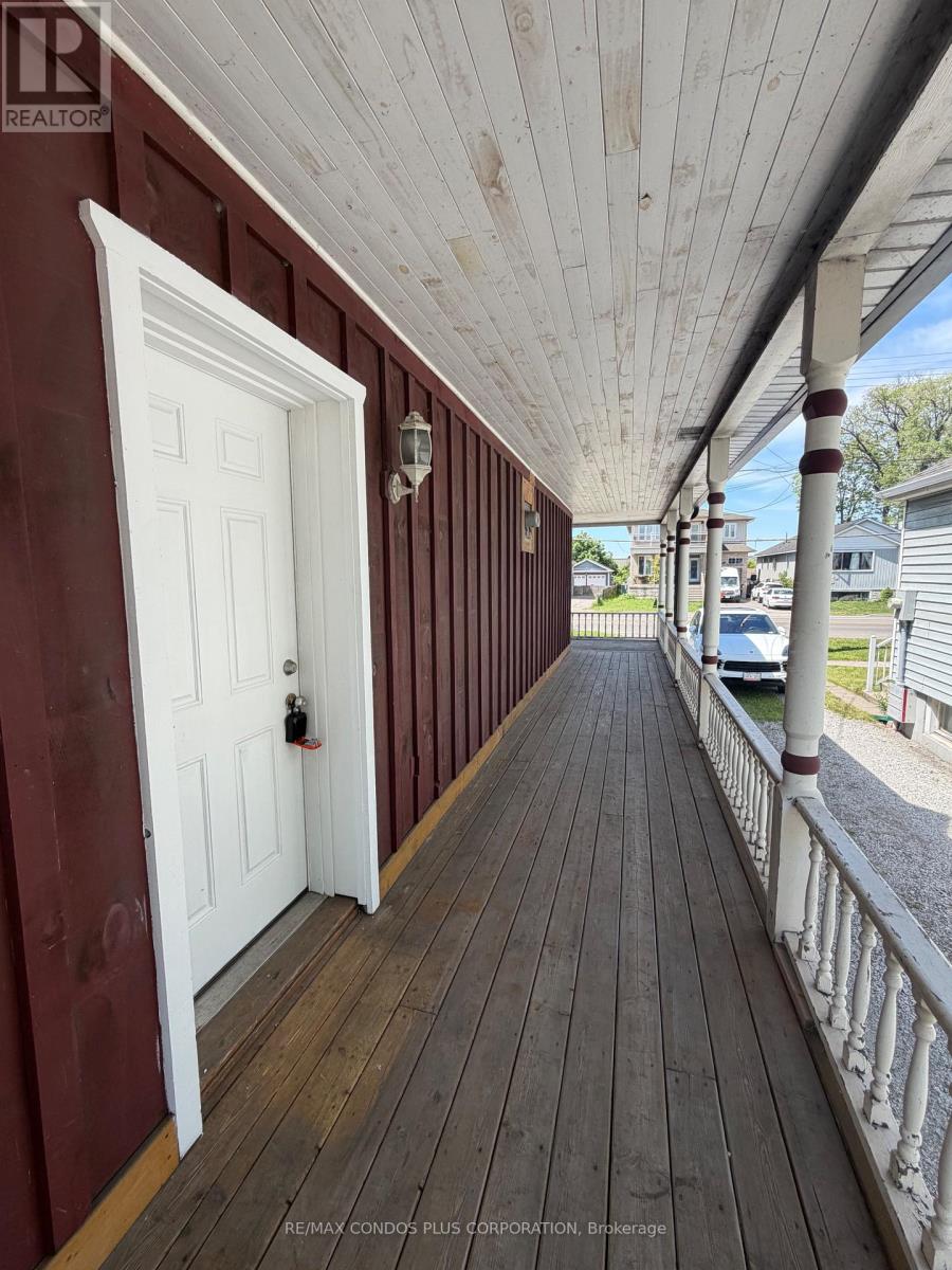 Upper Unit # 2 - 869 Beach Boulevard, Hamilton, Ontario L8H 6Z5 - Photo 10 - X13027140