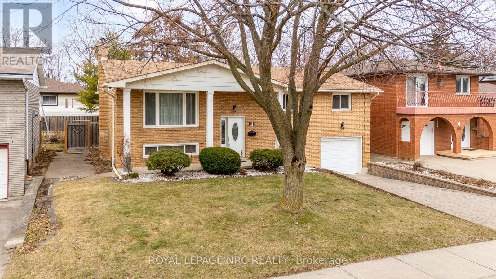 11 PINARD STREET, Hamilton, Ontario