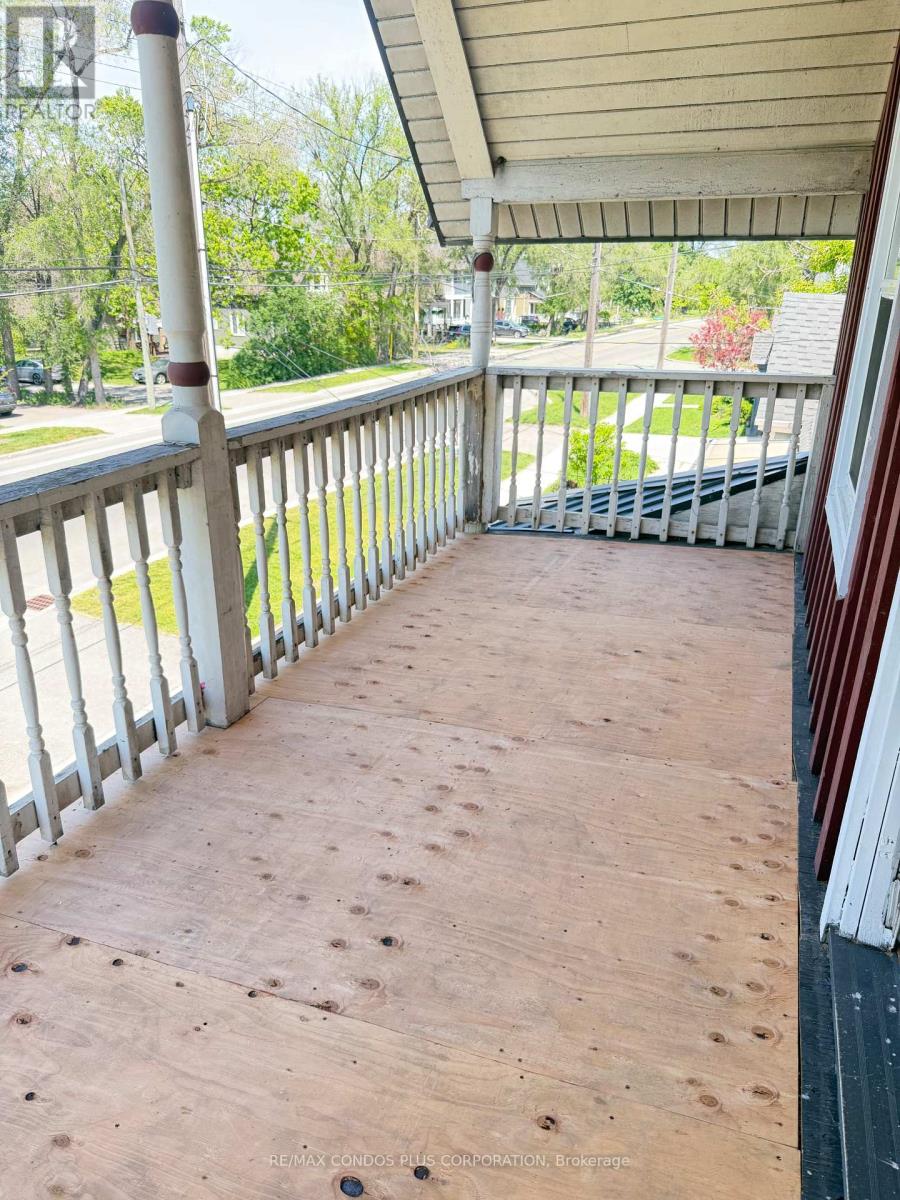 Upper Unit # 2 - 869 Beach Boulevard, Hamilton, Ontario L8H 6Z5 - Photo 13 - X13027140