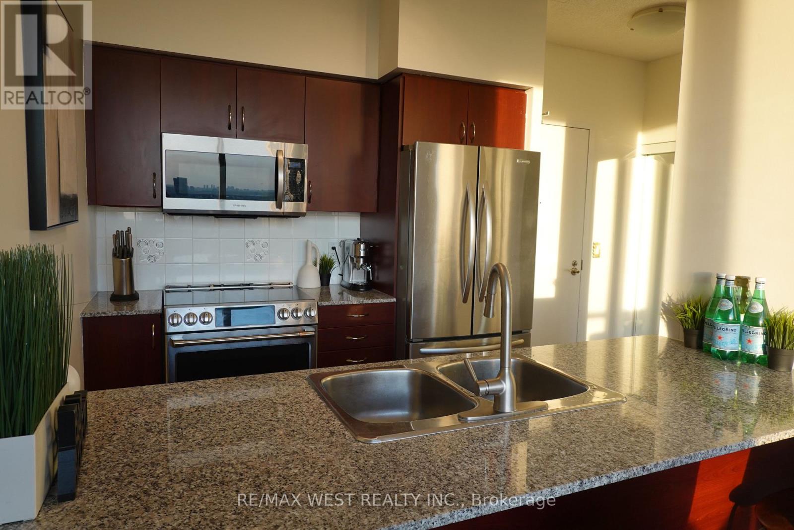 3302 - 2240 Lake Shore Boulevard W, Toronto, Ontario  M8V 0B1 - Photo 6 - W12999964