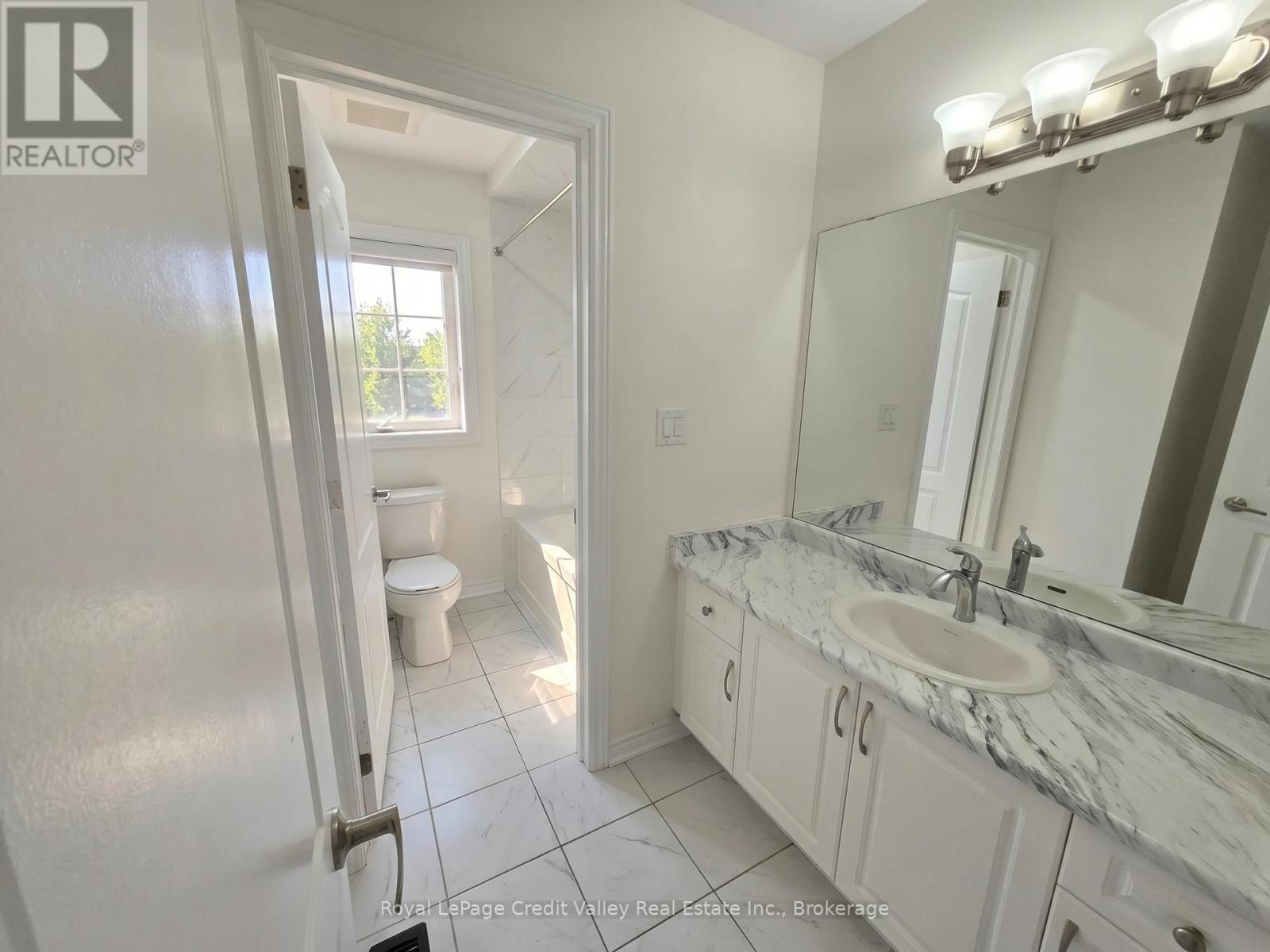 2207 Lozenby Street, Innisfil, Ontario  L9S 0M9 - Photo 11 - N13231604