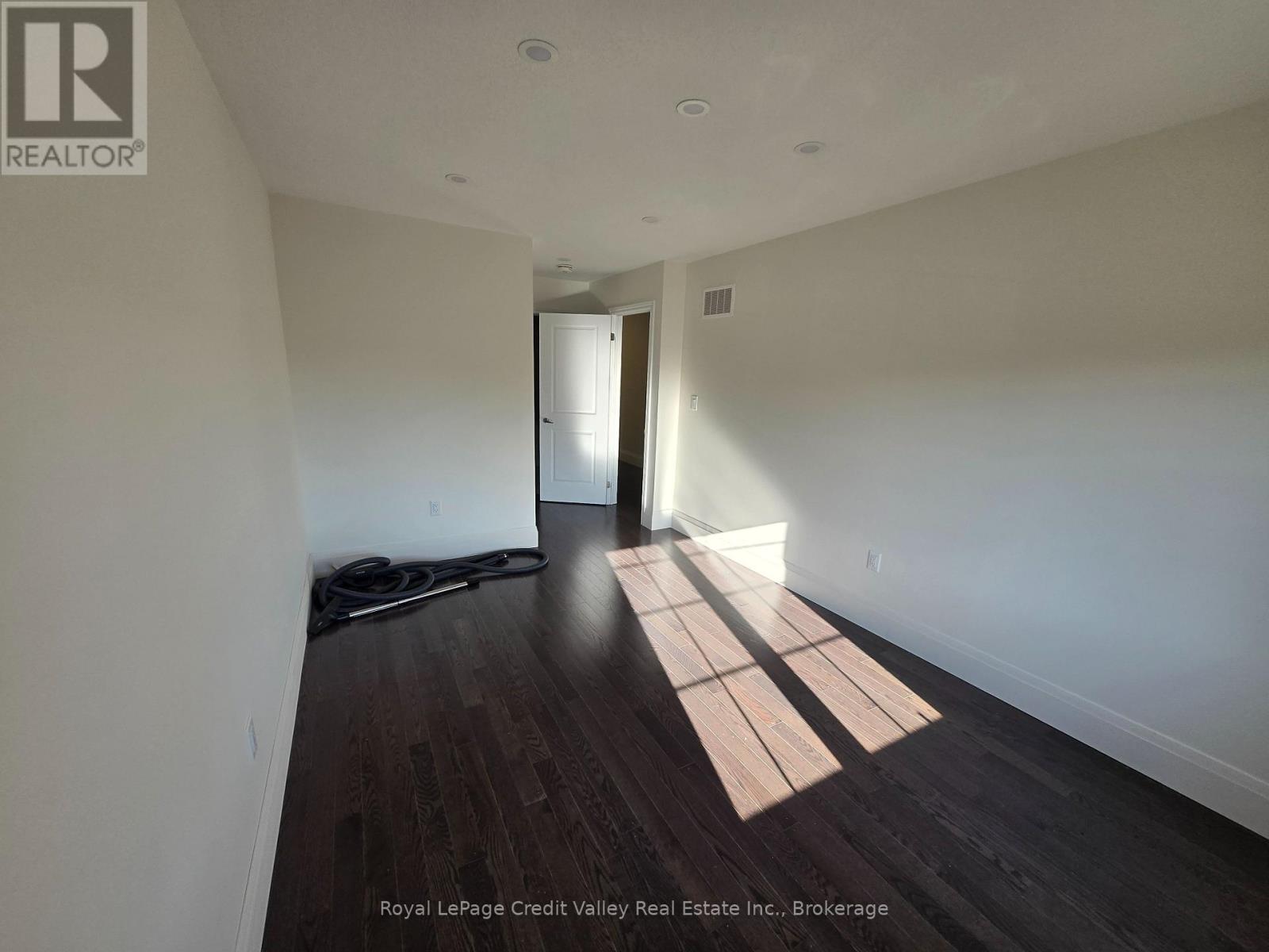 2207 Lozenby Street, Innisfil, Ontario  L9S 0M9 - Photo 6 - N13231604