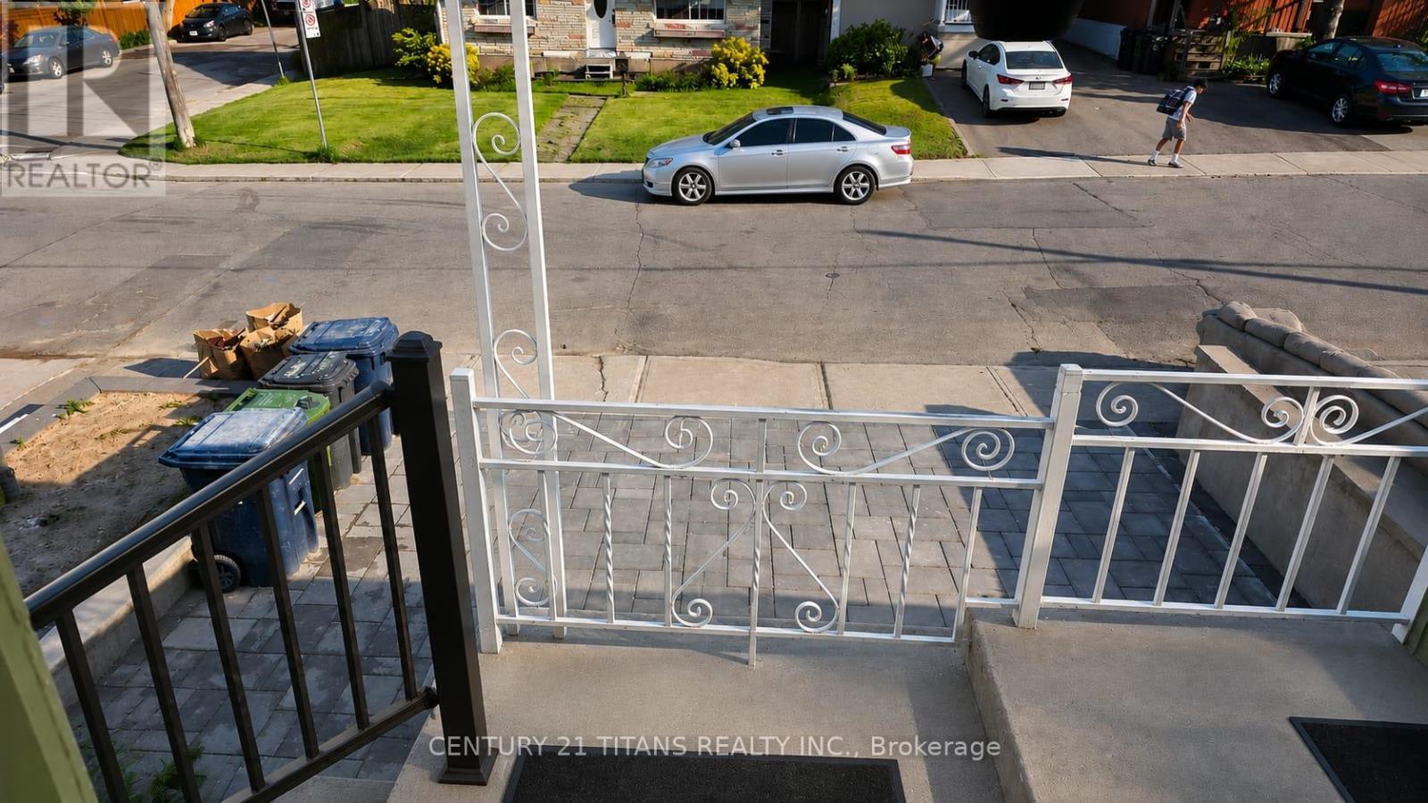 8 Mack Avenue, Toronto, Ontario  M1L 1L9 - Photo 5 - E13231558