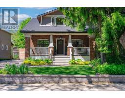 148 SCARBORO CRESCENT, Toronto, Ontario