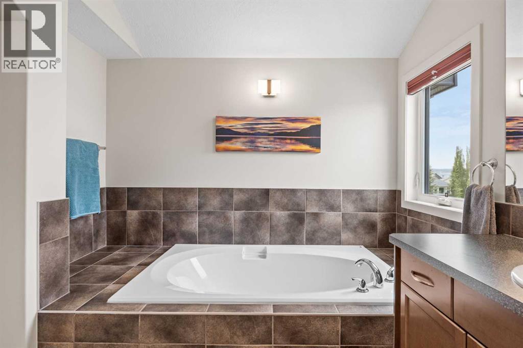 41 Drake Landing Crescent, Okotoks, Alberta  T1S 0E7 - Photo 28 - A2316574