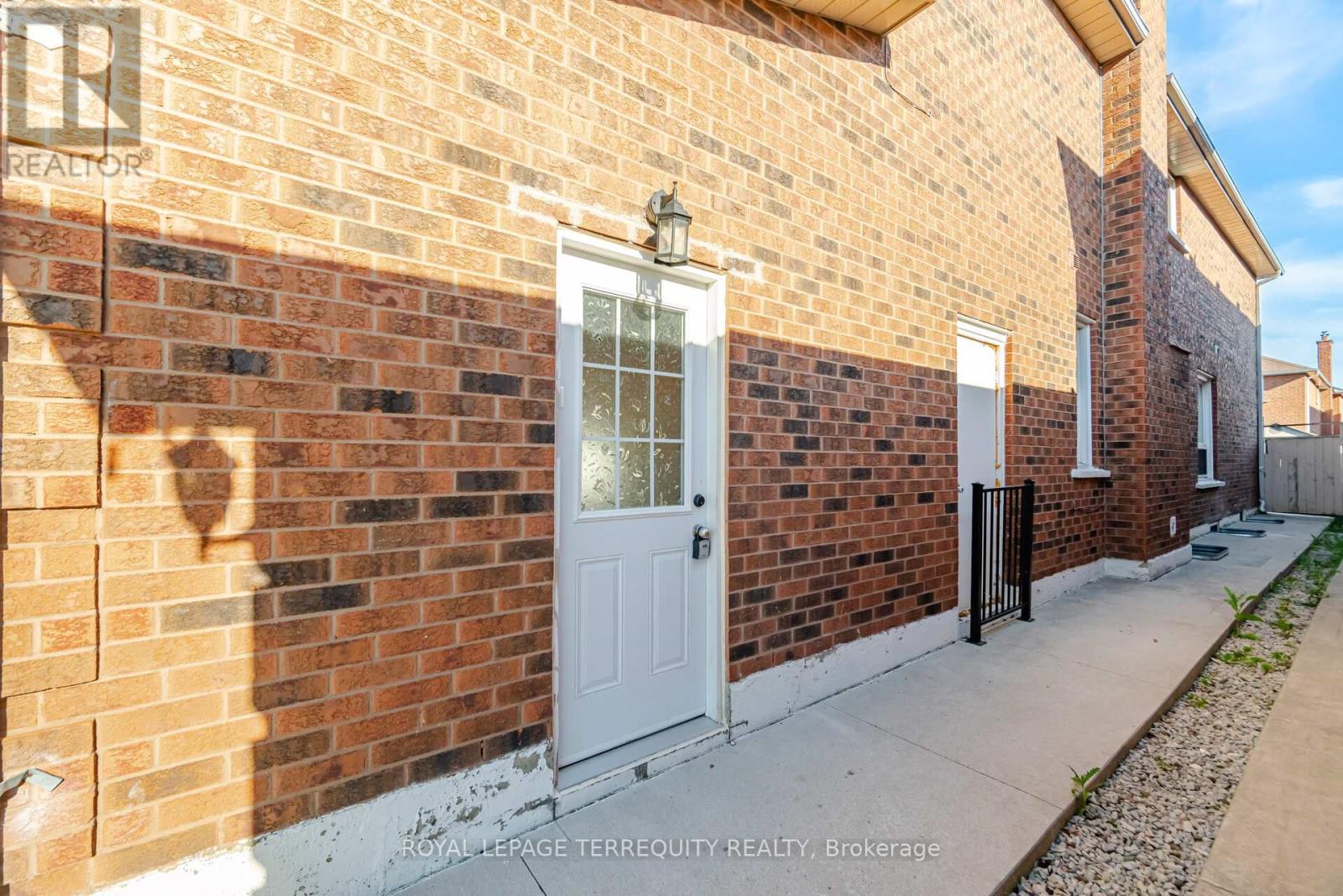 Lower Level - 28 Pennsylvania Avenue, Brampton, Ontario  L6Y 4N7 - Photo 4 - W13231566
