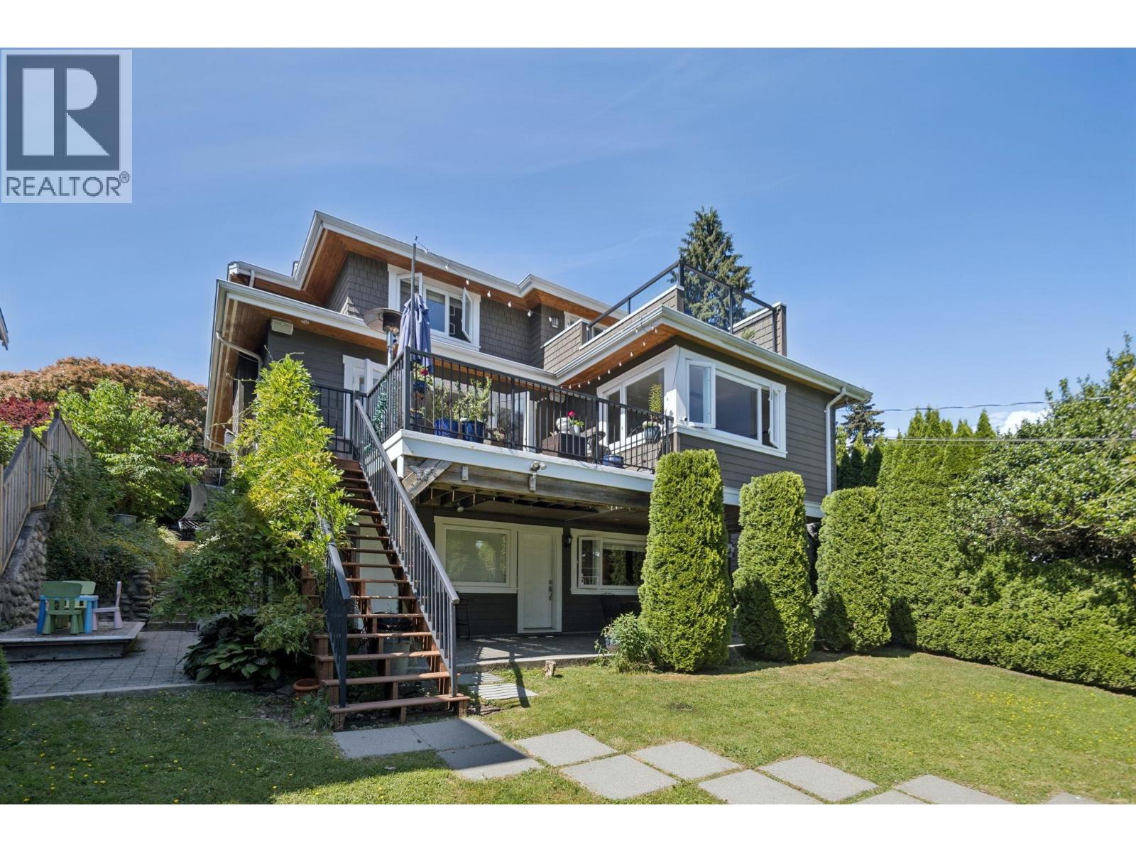 1225 Adderley Street, North Vancouver, British Columbia  V7L 1T6 - Photo 2 - R3130431