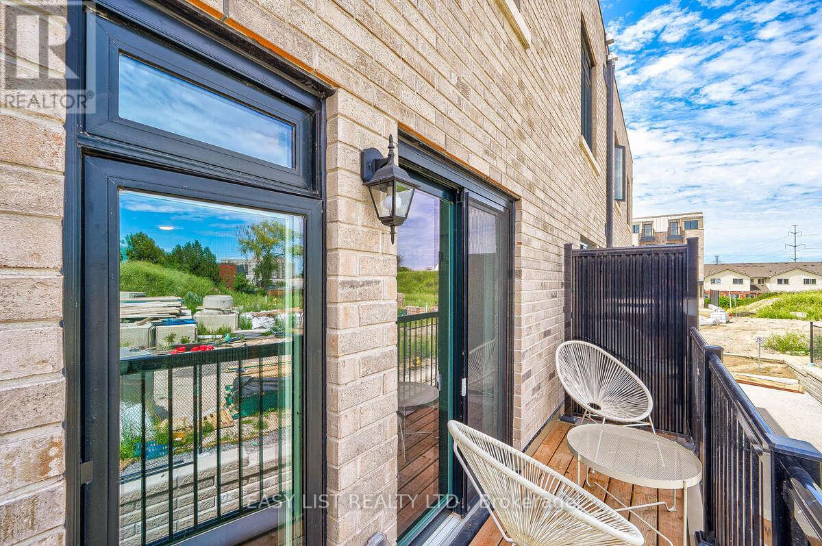 27 Spruce Pines Crescent, Toronto, Ontario  M4A 0A9 - Photo 4 - C13231644