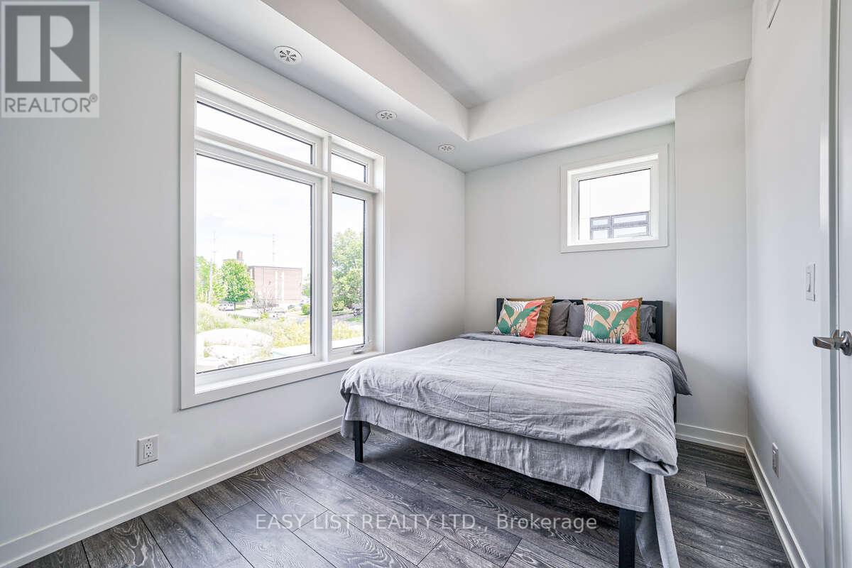 27 Spruce Pines Crescent, Toronto, Ontario  M4A 0A9 - Photo 8 - C13231644