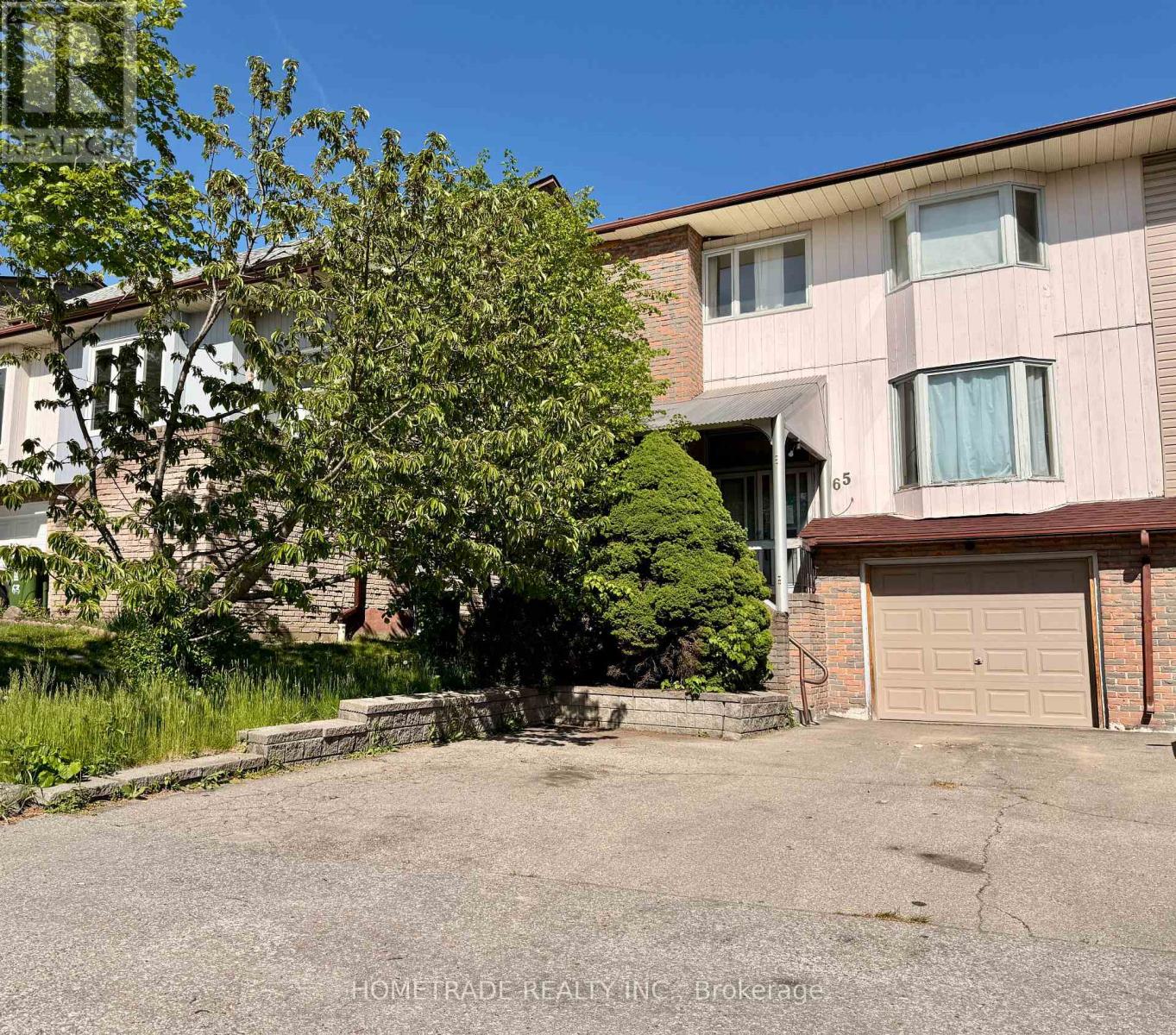 <div class="slider-price">$899,000</div><p>65 Henry Welsh Drive, Toronto, Ontario</p>