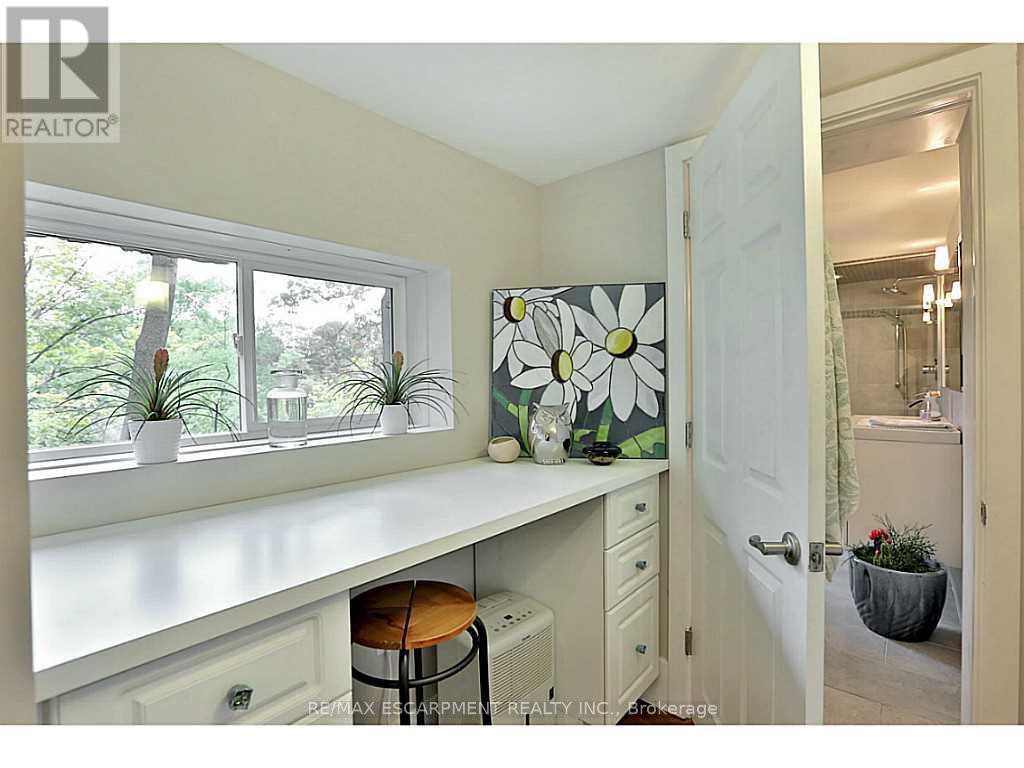 1276 Spring Gardens Road, Burlington, Ontario  L7T 1J8 - Photo 16 - W13231632