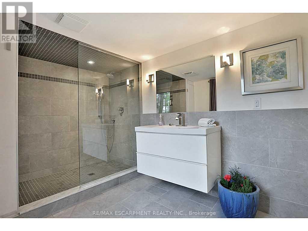 1276 Spring Gardens Road, Burlington, Ontario  L7T 1J8 - Photo 17 - W13231632