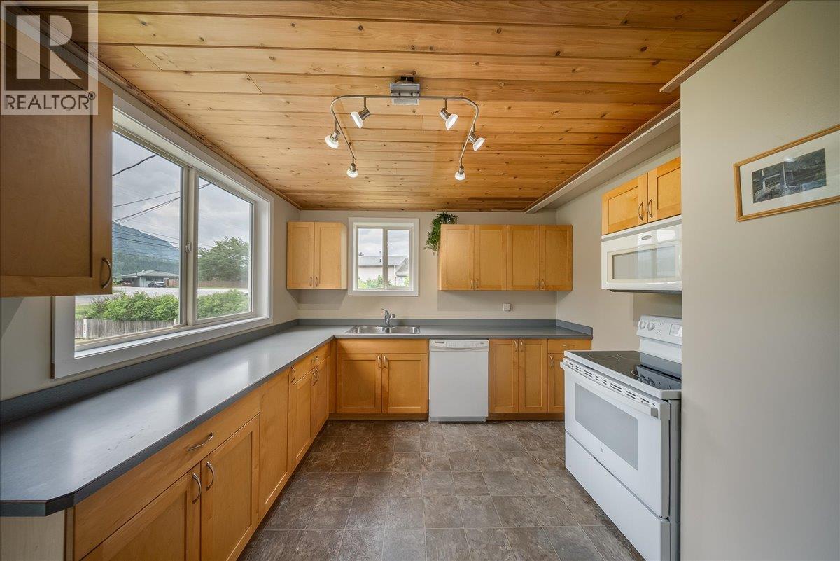 309 12th Avenue, Genelle, British Columbia V0G 1G0 - Photo 24 - 10389843