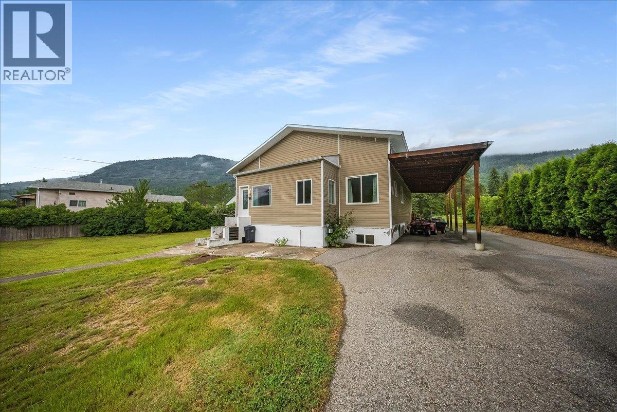 309 12th Avenue, Genelle, British Columbia V0G 1G0 - Photo 3 - 10389843
