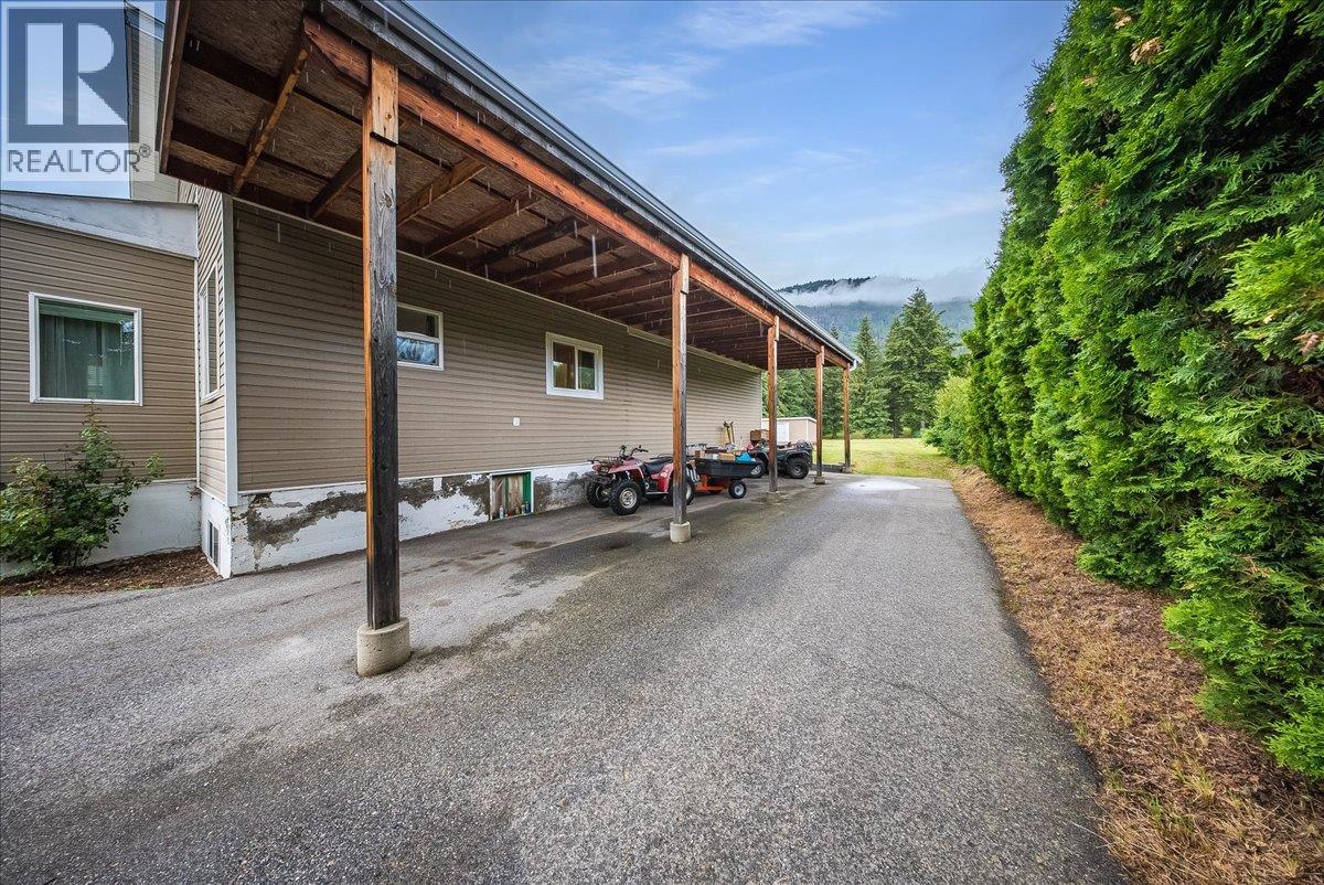 309 12th Avenue, Genelle, British Columbia V0G 1G0 - Photo 7 - 10389843