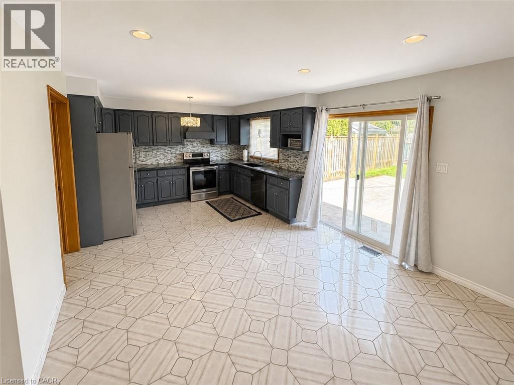 75 Courtland Avenue, Hamilton, Ontario  L9B 1X6 - Photo 12 - 40830555