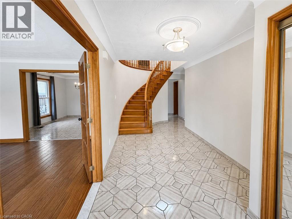 75 Courtland Avenue, Hamilton, Ontario  L9B 1X6 - Photo 9 - 40830555