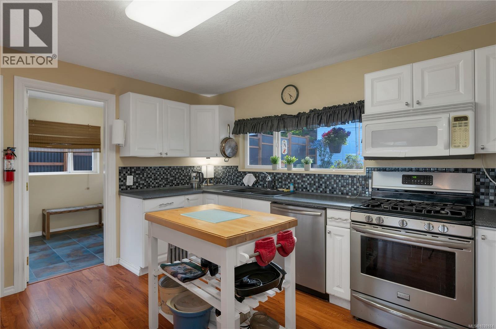 Listing image 4